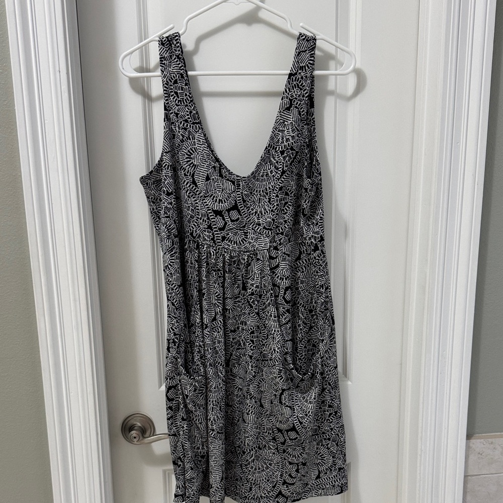 Black & White Scoop-Neck Mini Dress with Abstract Floral Motif